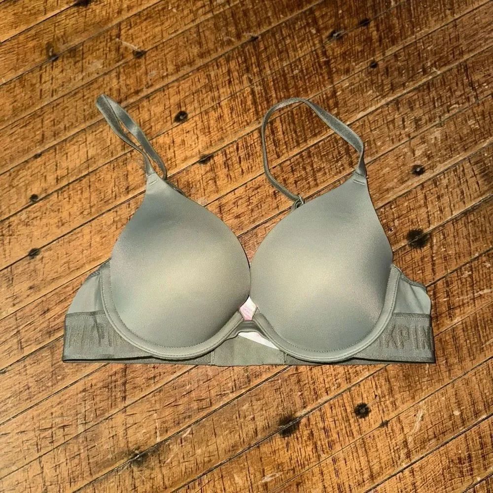 Victoria’s Secret Pink gray 34A wear everywhere push-up bra